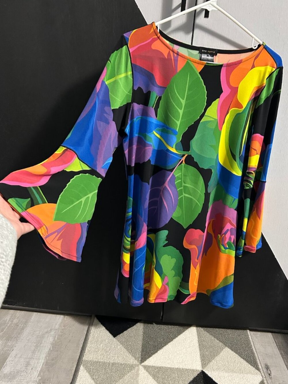 Eva Varro Vibrant Black Multicolor Floral Leaf Print Tunic Bell Sleeves Wmn's L